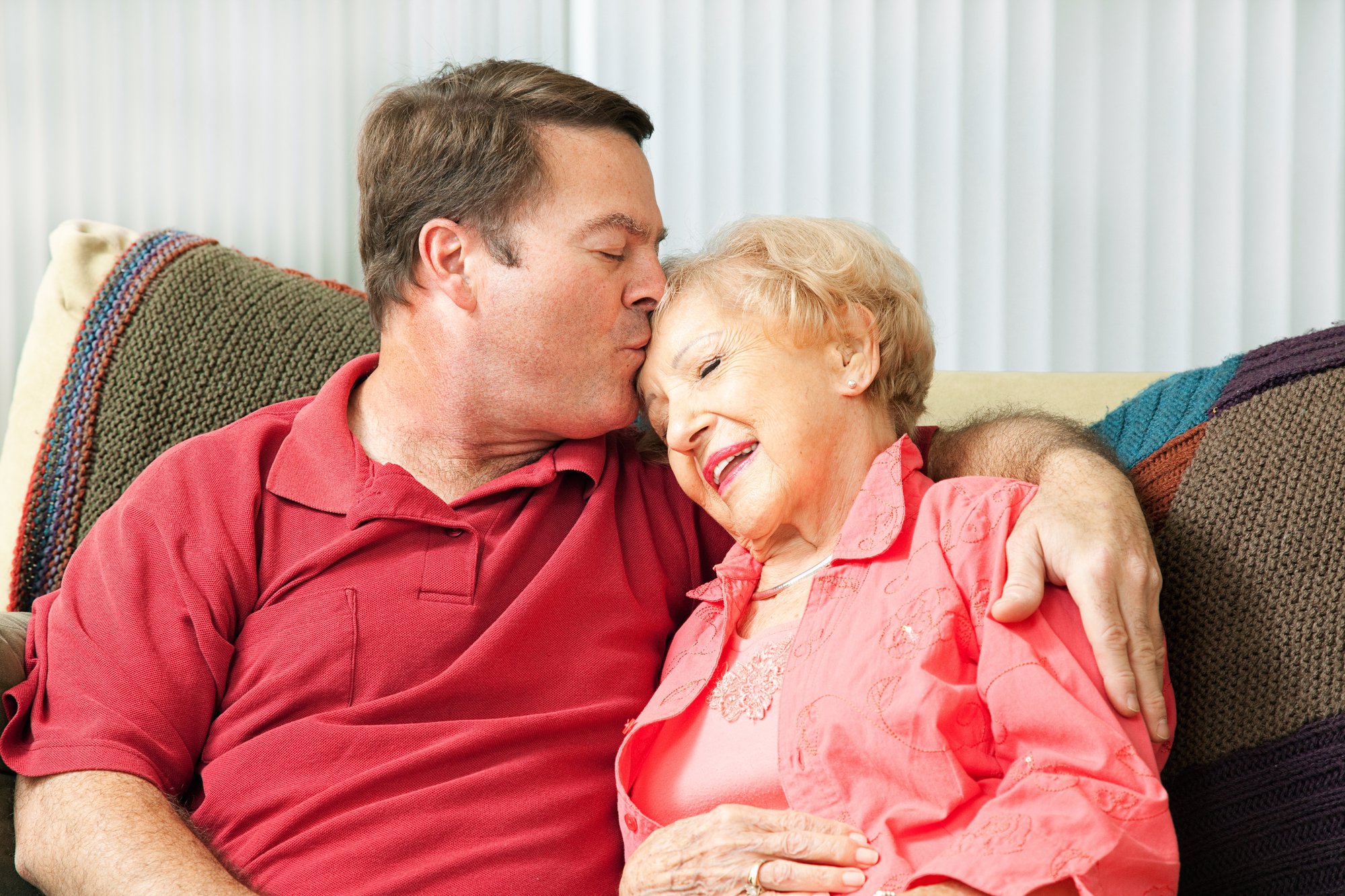 A Complete Guide to Caring for an Aging Loved One